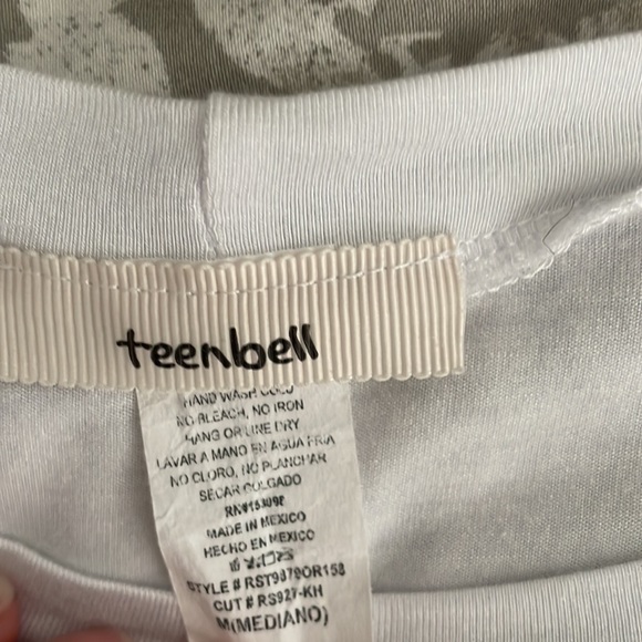 TEE🌸 - Picture 3 of 3